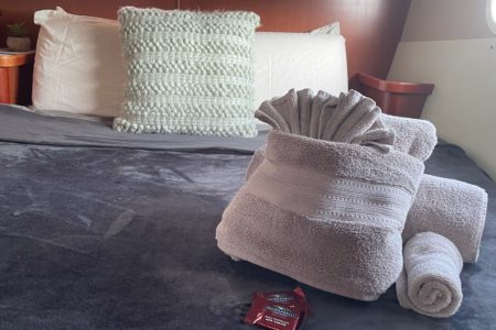 bedspread-kindred-spirit | Kindred Spirit - St. John USVI Catamaran Charter